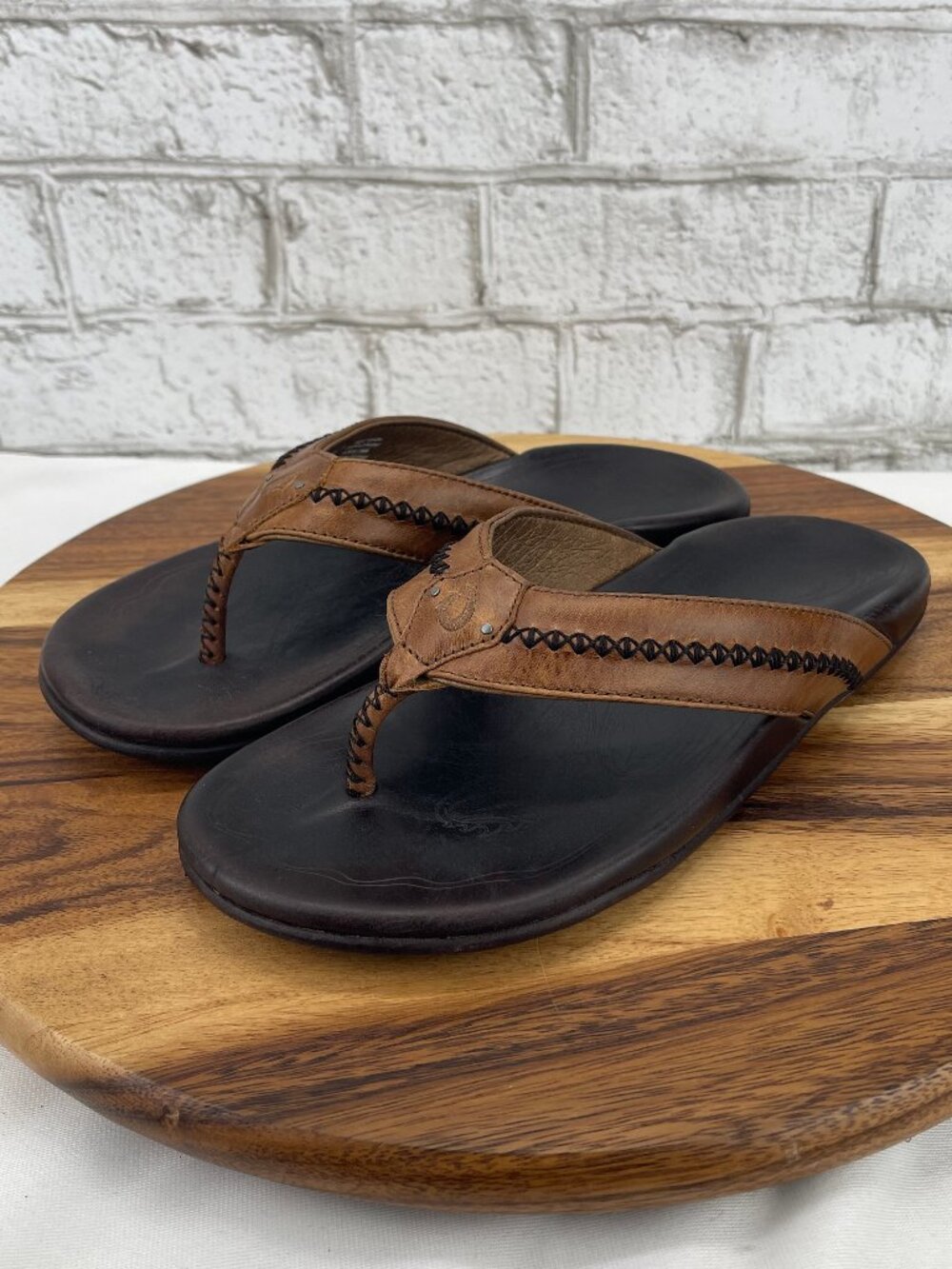 Olukai Mea Ola Mens Sz. 9 Tan Dark Java Leather Thong Beach Sandals